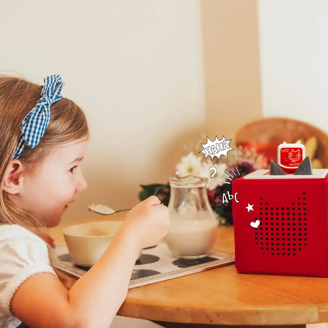 Tonie Daily Show Pocket Tonies audio book figure outside